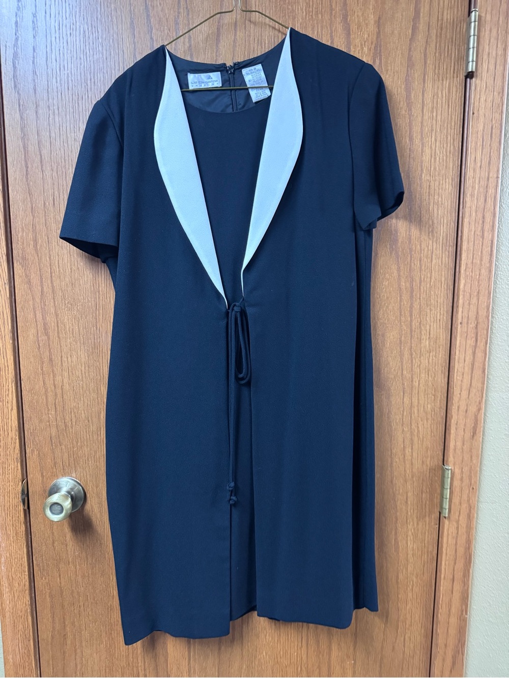 Liz Claiborne black Short Sleeve Tie-Front little black dress with Lapel